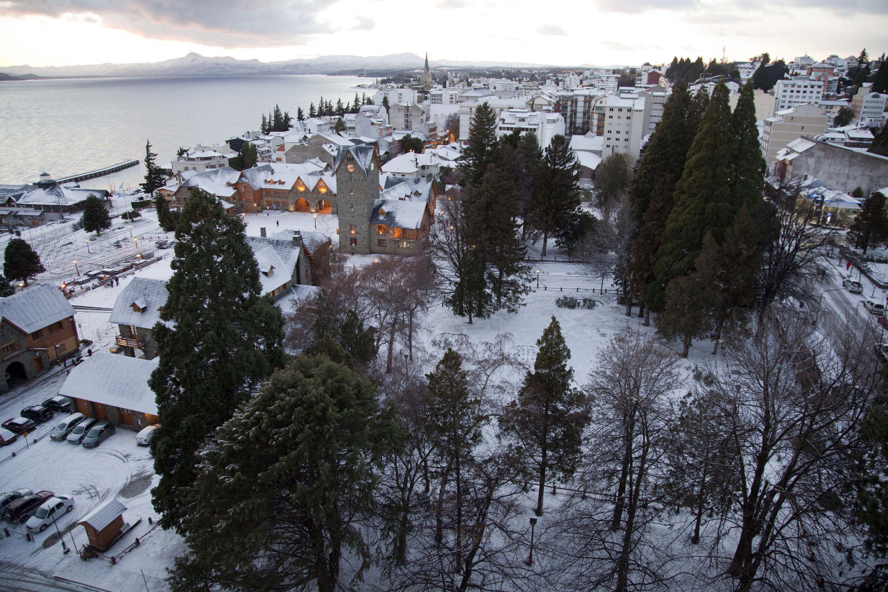 Bariloche: El Centro de la ciudad  y alrededores amaneció con nieve y heladas importantes. (Télam)