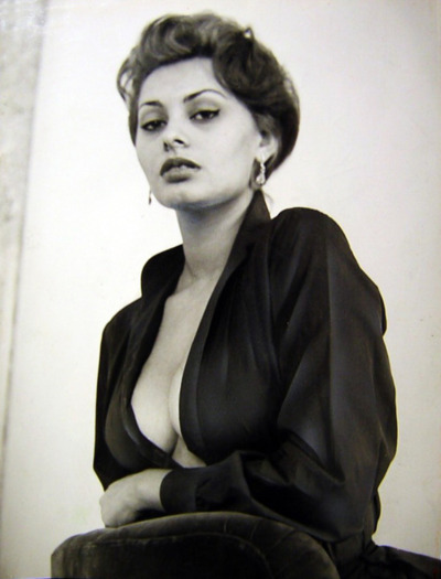 samwanda:

bigbennklingon:

Sophia Loren

♥ ♥ ♥

