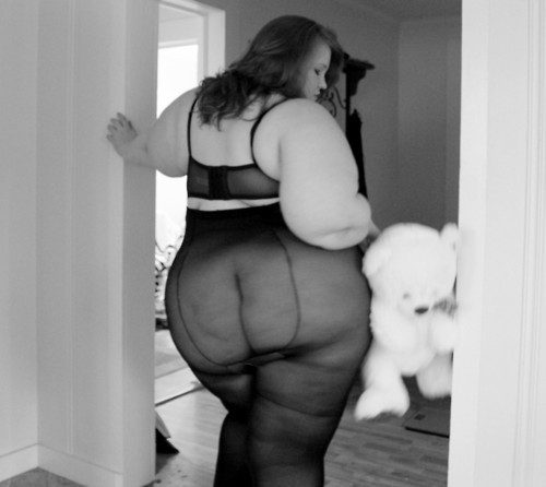 sexy. i love pantyhoses on fat beautyful girls&#8230;