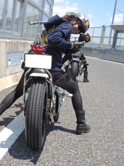 Mica Sakuma on her 1970 Harley Davidson. Mica is a 28 year old motolady from Gifu, Japan who has a blog called Iron Girl. 
[ more Japanese motoladies ]