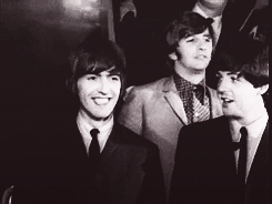 jojharisun:

George’s sudden head turn scares me.
Is he possessed.
I’m scared.
The smile too.
It’s like.
“Oh.. HI PAUL.”
