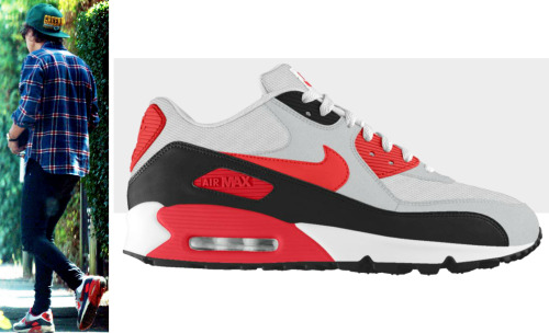 Harry wore these Nike Air Max while out in London (August 2013) - Requested by amyhannahgreenstyle
Nike Store - £135
(On Nike ID I had to change the swoosh to red but the rest of the trainer is the same)