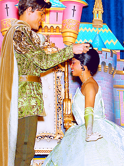 Prince Naveen crowning Tiana (2010)