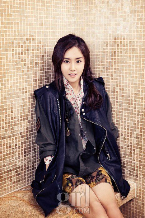 4minute&#8217;s Gayoon for Vogue Girl January 2013 p.1
 source&#160;: allkpop 