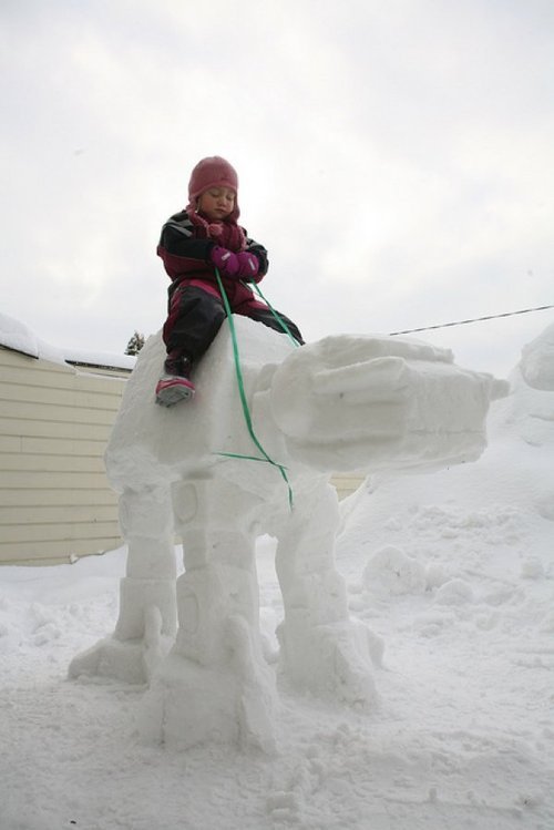 Snow AT-AT
The rebels will never be able to stop these top-heavy, weak-legged robot dogs…made of snow.