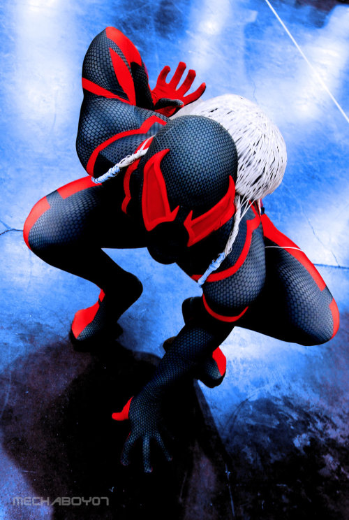 ratemycosplaynet:

An outstanding #Spiderman 2099 #cosplay from #Comicpalooza. Amazing stuff!
http://mechaboy07.deviantart.com/ (Photographer)
Need links to our Social Media sites? Check out http://www.ratemycosplay.net Sharing the cosplay for you!  