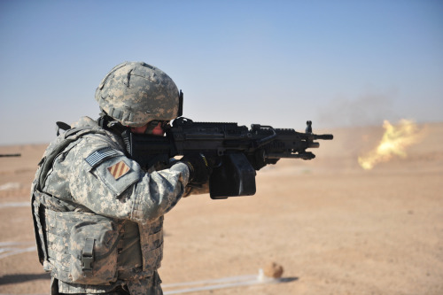 Soldier trains with automatic weapon