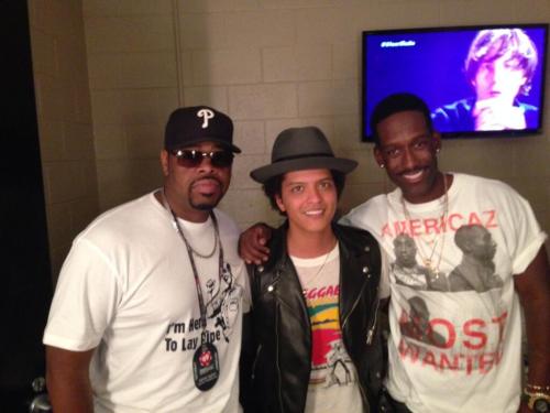 MorrisPhD: Want a breath of fresh air! One of the few today that GET what REAL MUSIC is! F-in LOVE this guy! @brunomars