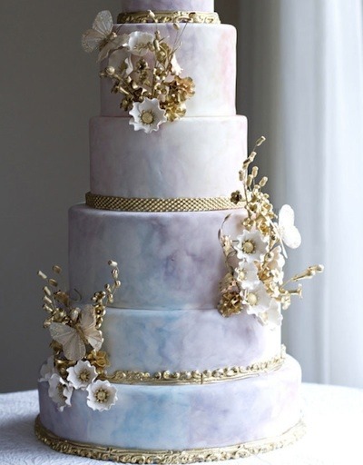 down-this-aisle:

6 tier wedding cake.
