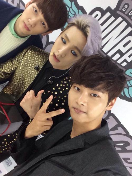 [Photo] VIXX&#8217;s N Twitter Update 140309 - with Key at backstage (1P)
Credit: CHA_NNNNN