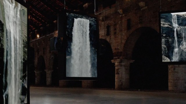 (via Audiovisual Installation of Waterfalls – Fubiz™)