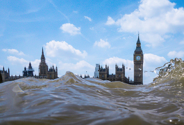 (via London swallowed by Flooding Waves – Fubiz™)
