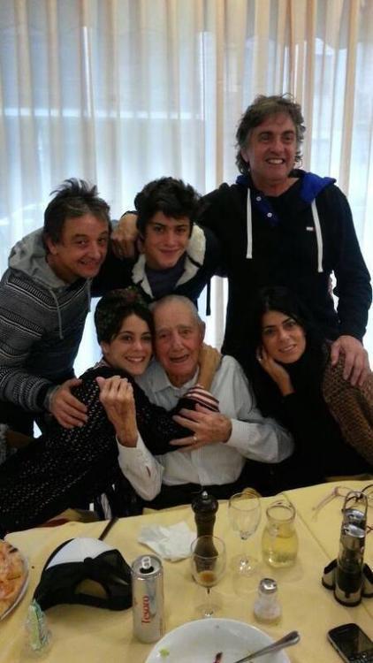 Martina con su familia en Milán.