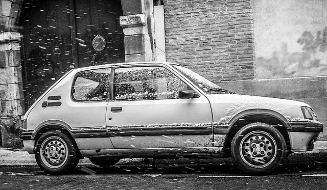205 GTI winter on Flickr.Une 205 GTI sous la neige