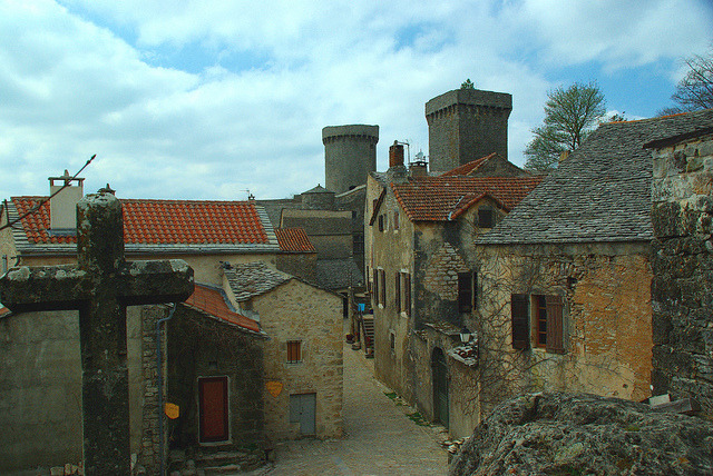| ♕ | Medieval Village La Couvertoirade | por © PierreG_09 | via ysvoice 