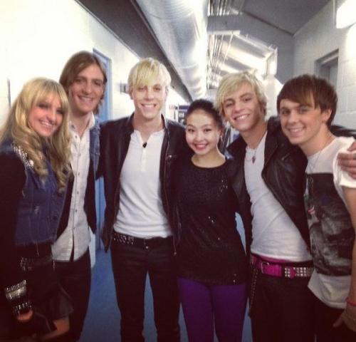 @MaiaShibutani
With @officialR5 during the show - So awesome meeting @rossR5@rikerR5 @ratliffR5 @rydelR5 @rockyR5. :)