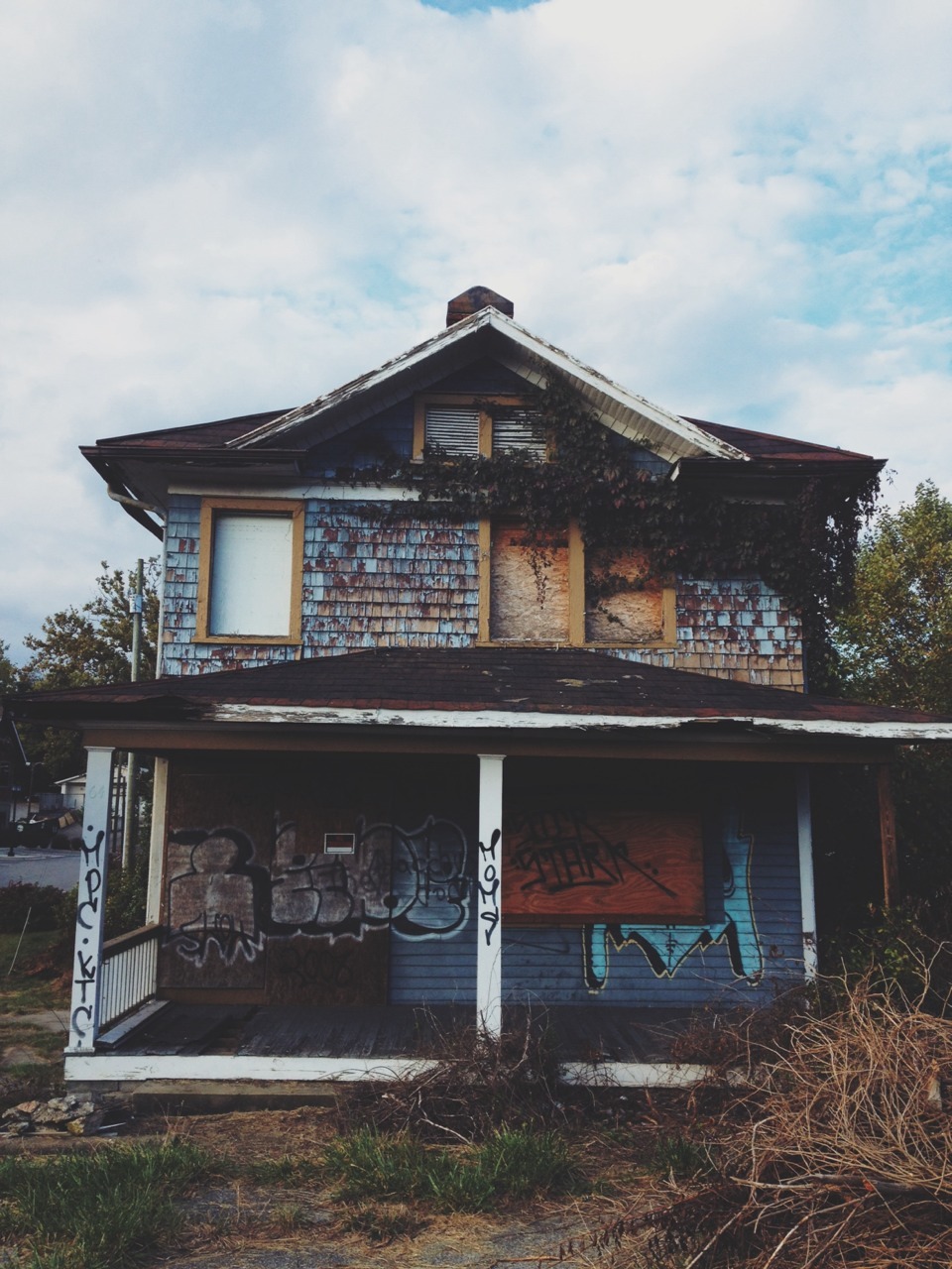 16-bars:

Abandoned house

Instagram @joshuacriss
