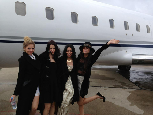 jusgohollywood: <br /><br /> Selena posing with Ashley, Rachel, and Vanessa in Berlin!  <br /> 