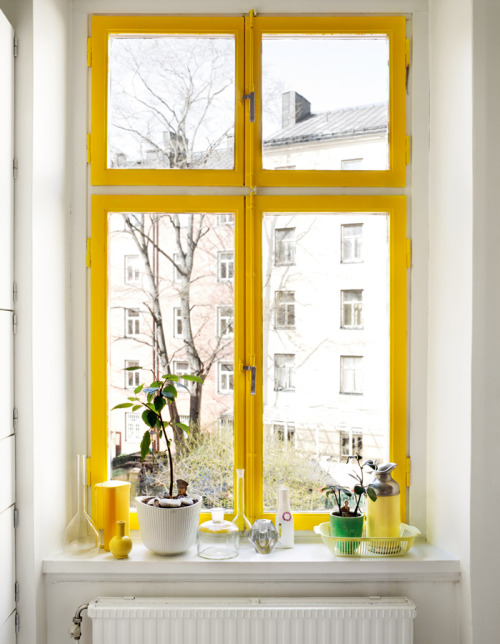 yellow window (via  Elleinterior.se)
