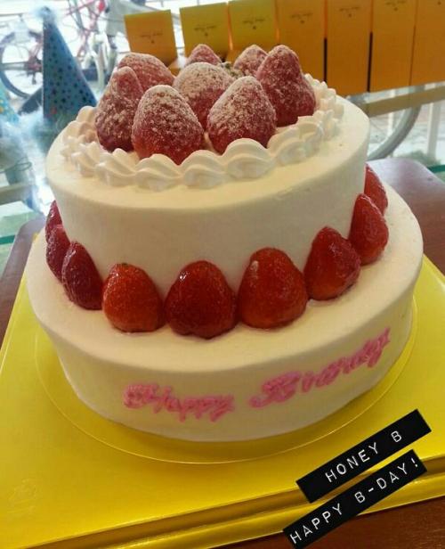 130502 - Baekhyun’s birthday, Honey B’s birthday cake for Baekhyun Credit: Honey B.