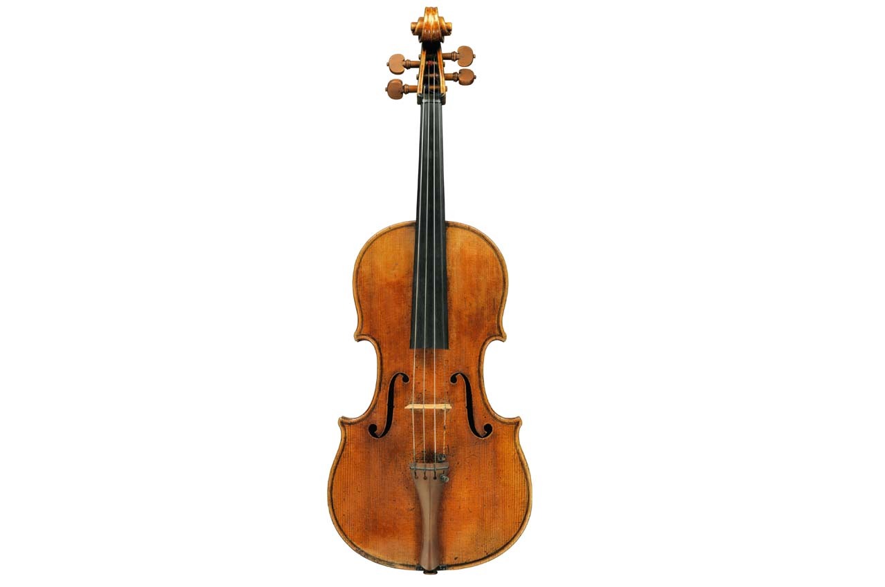 La &#8220;viola más perfecta&#8221; de Stradivarius, &#8220;Macdonald&#8221;, creada en 1719 por el renombrado lutier Antonio Stradivari (1644-1737), que Sotheby&#8217;s sacará a subasta. EFE