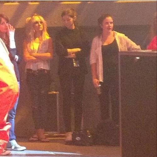 eleanor-calder-x:

Lou, Eleanor and Emma at the show today!(Melbourne, aus, Oct 30, 2013)
