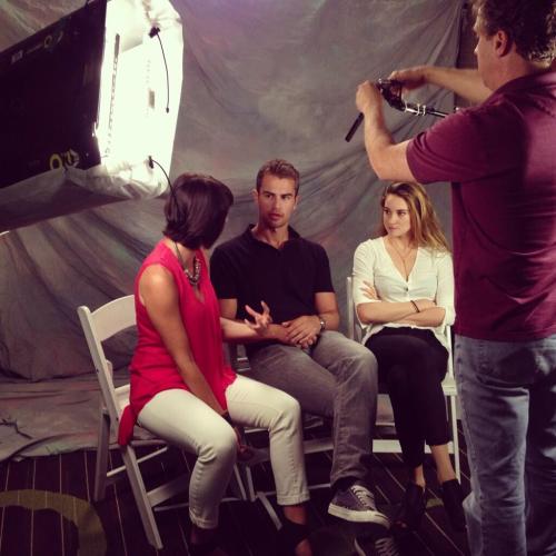 
#Divergent fans, get ready! @celebula sits down with Theo James &amp; @shailenewoodley for all the details #ComicConETC (x)
