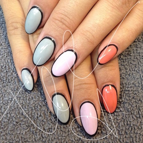 teenails:

Love this look! #gray #pink #coral #outline #outlinemani #cnd #shellac #cakepop #glossnailstudio @official_v
