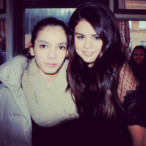 marymalik3: A PICTURE WITH #SELENAGOMEZ &lt;3 Best day ever *____*