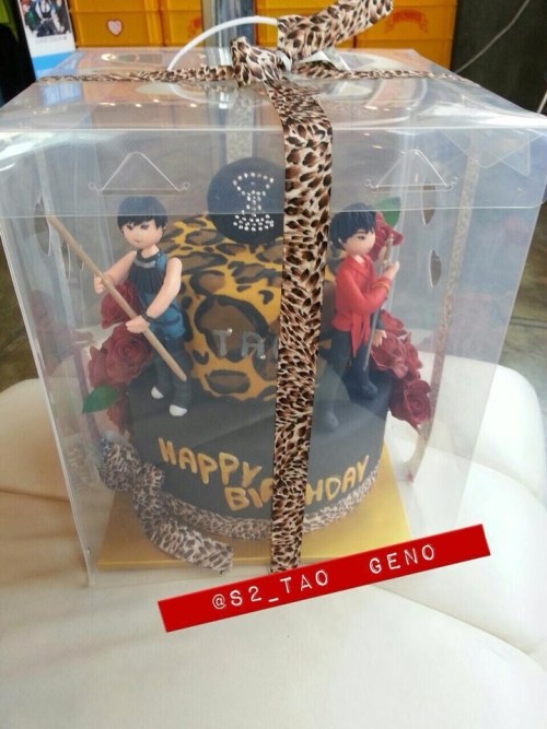 130502 - Tao&#8217;s birthday, S2_TAO&#8217;s birthday cake for Tao Credit: S2_TAO.