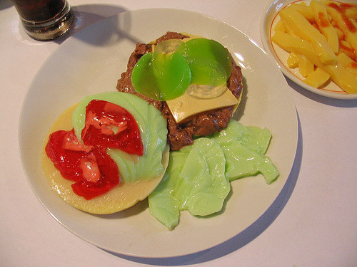 boysoprano:  thisisnotwhyimfat:Jell-O Mold Cheeseburger: Vanilla and walnut flavored Jell-O bun, pistachio flavored lettuce, cherry and cherry cream Jell-O tomatoes, chocolate and chocolate mousse flavored Jell-O burger, orange-lemon Jell-O cheese, lemon-lime Jell-O pickles and coconut flavored Jell-O onions. (via eatmedaily)