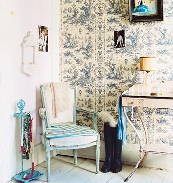 wallpaper toile. I want blue toile wallpaper.