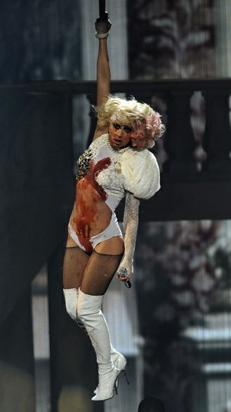 misselise: lady gaga 2009 VMA- paparazzi performance doesnt this prove shes 