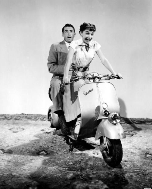retrochicGregory Peck and Audrey Hepburn Roman Holiday 1953