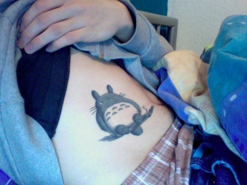 I’ve seen a lot of bad Totoro tattoos, but this is a really good one. :D
via fuckyeah!tattoos