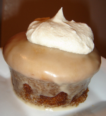 allpointsnorth: theloveyturtle: ginobambino: Root Beer Float Cupcakes Cake 