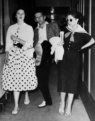 His sister, Jerry Lee, and Myra land in London. They have no idea what&#8217;s about to hit &#8216;em. The kid&#8217;s got style.