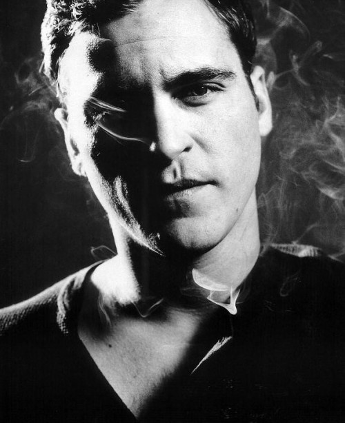rhubytrotters:  #24 Joaquin Phoenix     44. Joanquin Phoenix (pre-crazy) What can I say… there something about his eyes… and that scar… Gawd… I love this little fucker.