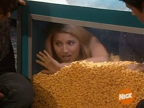 I like Dianna Agron, and I like popcorn, so here's Dianna Agron in a popcorn machine. Shocking, isn't it? Courtesy of Drake and Josh. Source: patdes