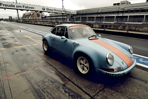 friendshipclassics Gulf Porsche A 911 in the traditional Gulf colours at