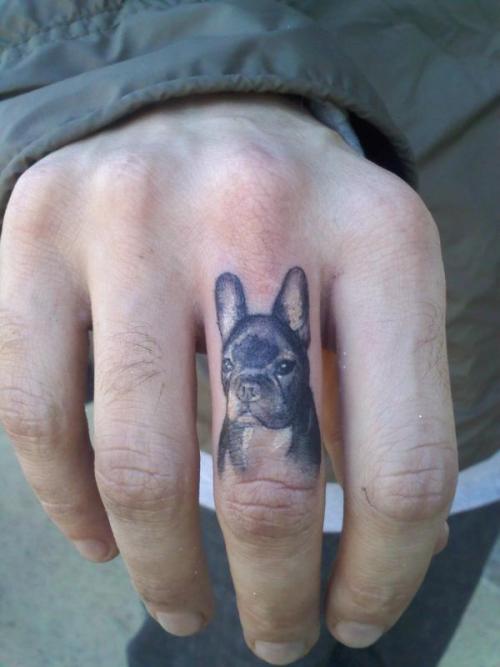 Eric's doggy Olive….hahah i like this tattoo alot..it was fun to do.