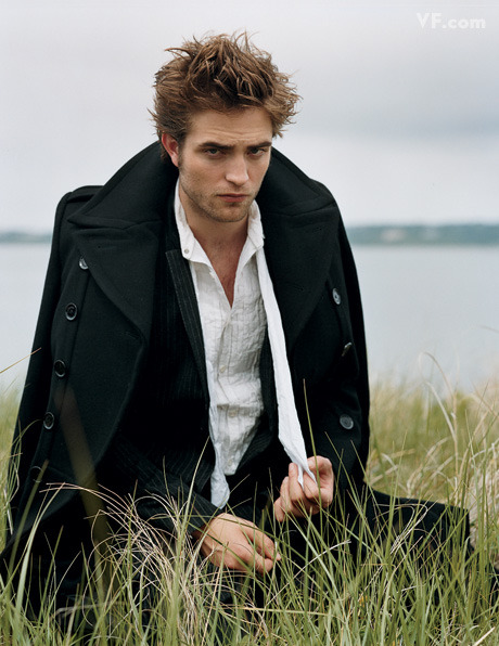 In case you didnt know it is Edward Anthony Mason Cullens birthday today :D xoxoxoxo