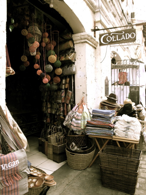 One of the many gift shops lining Crisologo Walk in Vigan, Ilocos Sur. February 2010