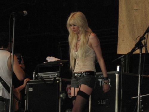 fools-rush-in:

Taylor Momsen and her band The Pretty Reckless are absolutely amazing.  I was expecting them to be good, but I was blown away by her performance.  I can’t believe she’s only 17.  I was also extremely taken aback when I saw how humble she really is; she was so smiley onstage in between songs and again while taking pictures at the signing table (it was so funny, she would pose for a photo and look badass, and then she would immediately thank you and smile so widely).  I was really impressed by her.

This is great to hear :D