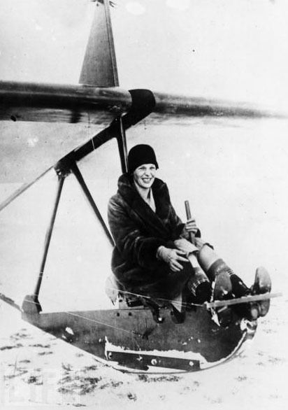 the first woman to fly