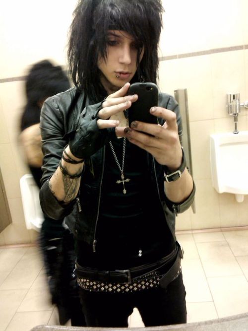 Andy Sixx Outfit