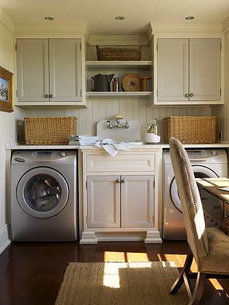 meggielynne:
meganabelard:
(via justinetaylor)
justine you find the most gorgeous stuff! love this laundry room
