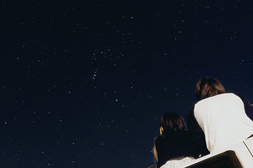 Nós estavamos sob o mesmo céu estrelado e eu não podia deixar de me perguntar se você também estaria pensando em mim.
