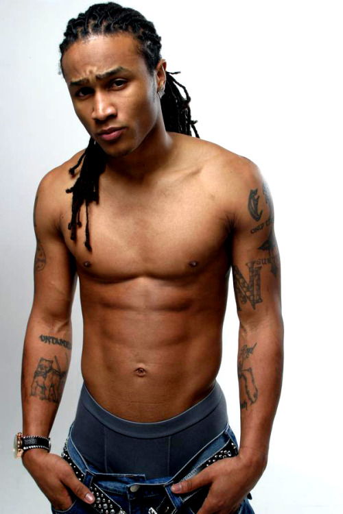 kurlykinkykeekeers:<br><br>soulfulseductress:<br><br>so i realize i rarely post pictures of men…lol well this guy is definitely my type (dreads and tats).<br><br>Yes! MmmmmMMMMMMMMMMM MMMMM lol