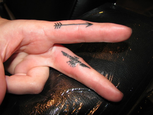 finger tattoos by speck